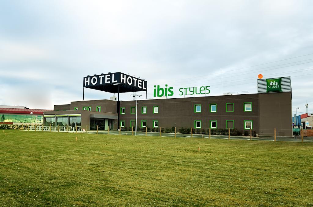 Hotel Ibis Styles Lleida Torrefarrera Exterior photo